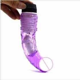 Vibrador con Estimulacion Punto G: De silicona suave, con venas que le dan una textura realista y una leve inclinación para estimular el punto G.